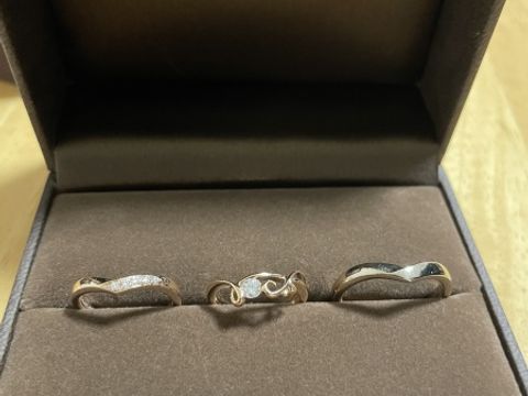 【AUROA(アウロア)の口コミ】 結婚指輪ということで、形はあまり派手なものではないものにしました。お…
