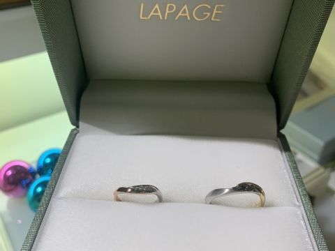 【LAPAGE(ラパージュ)の口コミ】 まず、デザインが自分たちにとってどストライクでした。新郎側はイエロー…