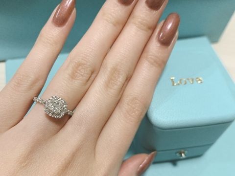 【ティファニー(Tiffany & Co.)の口コミ】 リング自体は細めで、ただセンターのデザインの主張もある物を探していま…