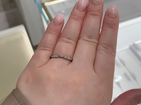 【シャネル(CHANEL)の口コミ】 上から見ると花びらのようなデザインで、ペアの男性のものも似ていました…