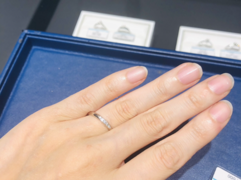 【銀座ダイヤモンドシライシの口コミ】 結婚指輪は普段生活や仕事中に付けていても派手すぎずシンプルで普段使い…