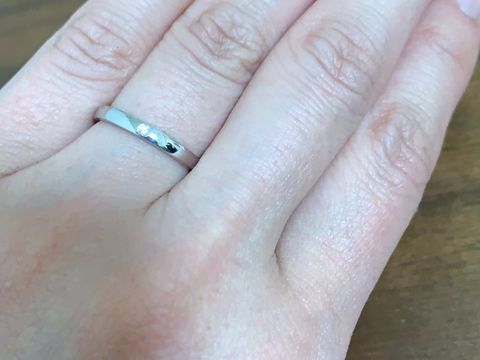 【銀座ダイヤモンドシライシの口コミ】 シンプルな一粒ダイヤで
綺麗目すぎずカジュアルなスタイルにも合うものが…
