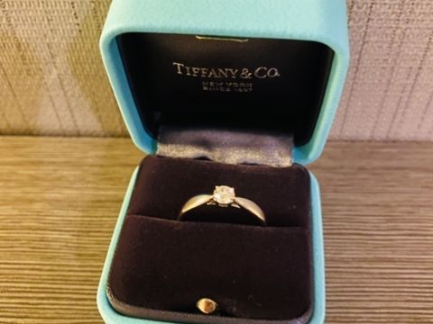 【ティファニー(Tiffany & Co.)の口コミ】 1粒ダイヤのシンプルかつ王道デザインで探していました！ですが、ソリティ…
