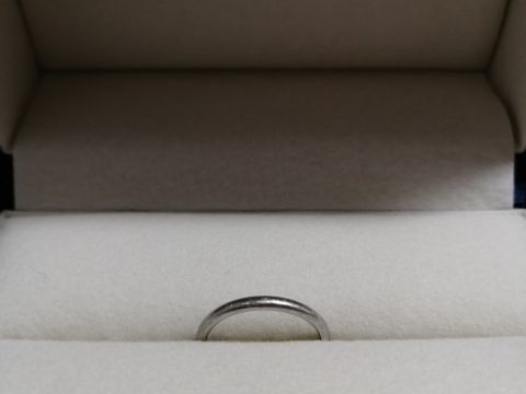 【GALA JEWELRY(ガラジュエリー)の口コミ】 結婚指輪は日常で使用するもののため、デザインはシンプルな石なし、素材…