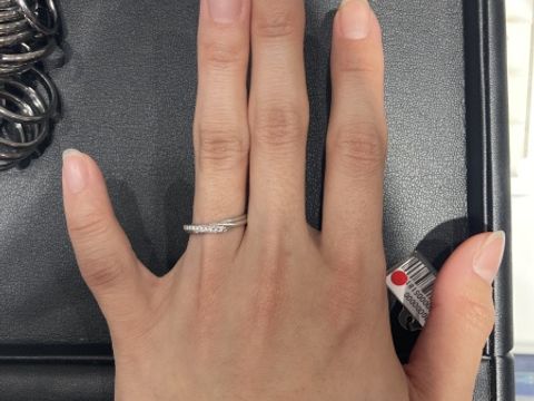 【エクセルコダイヤモンド(EXELCO DIAMOND)の口コミ】 ダイヤが王道斜めライン、もしくはダイヤが斜めに入っているデザインで人…