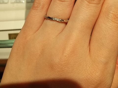 【銀座ダイヤモンドシライシの口コミ】 つたが絡まりあったようなデザインが珍しくキュートです。
永遠に紡がれる…