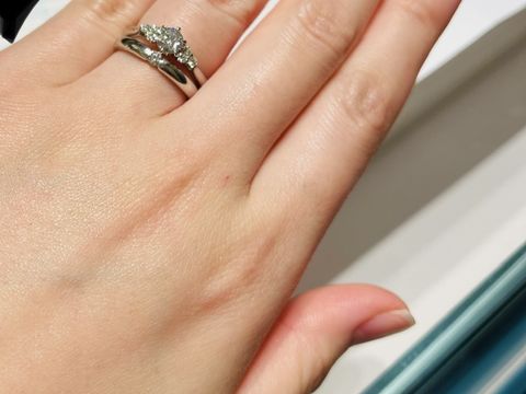 【銀座ダイヤモンドシライシの口コミ】 プラチナ素材で、シンプルでダイヤモンドが一石程度入ってるものを探して…