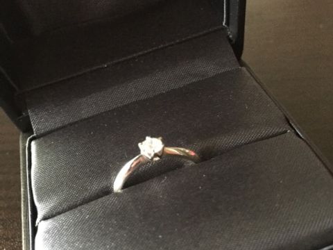 【ラザール ダイヤモンド(LAZARE DIAMOND)の口コミ】 王道のデザインで 
ダイヤはすこし小さいけれど
でもすごくキラキラしてい…