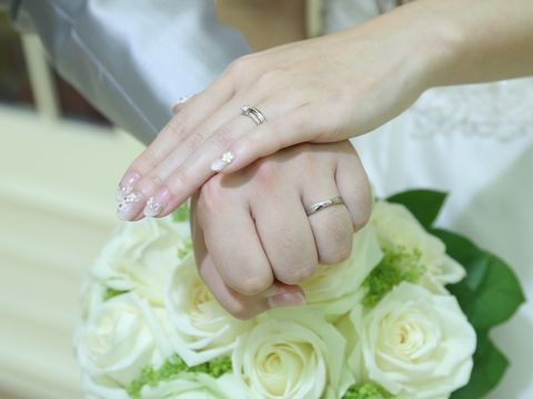 【STAR JEWELRY(スタージュエリー)の口コミ】 とてもかわいいデザインなので一目ぼれして購入しました。シルバーとゴー…