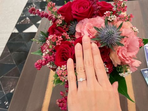 【BRILLIANCE+(ブリリアンスプラス)の口コミ】 彼からプロポーズ時にダイヤモンドをプレゼントされ、後日2人でデザインを…