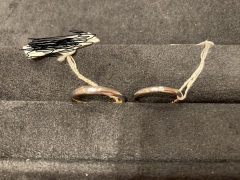 【ケイウノ ブライダル(K.UNO BRIDAL)の口コミ】 指輪のデザインはストレートタイプです。
プラチナ950です。
新婦用にはダ…