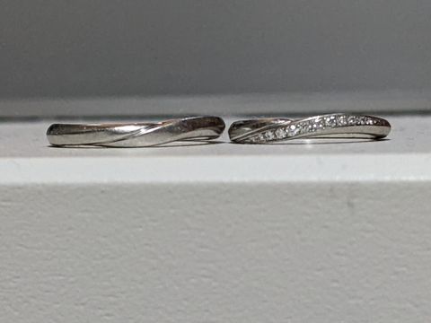 【銀座ダイヤモンドシライシの口コミ】 彼はシンプルだけどシンプルすぎないデザインを探していました。私は結婚…