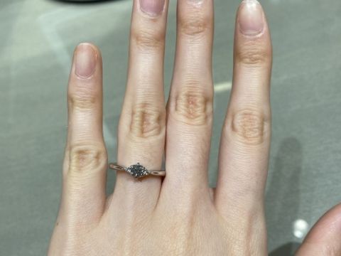 【アイプリモ(I-PRIMO)の口コミ】 シンプルながらも、さり気なくハートがあって可愛いデザインでした。ハー…