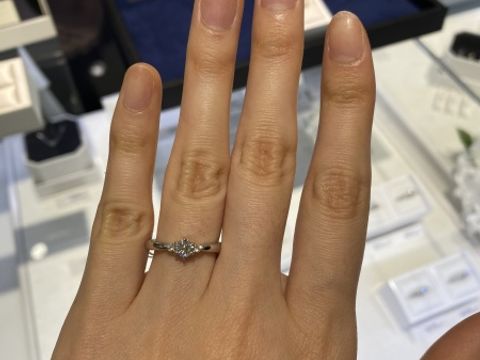 【4℃ BRIDAL(ヨンドシーブライダル)の口コミ】 初めて試着した婚約指輪でしたが、自分のイメージしていた指輪に近かった…