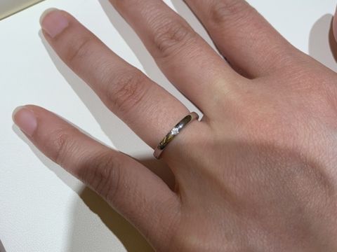 【カルティエ(Cartier)の口コミ】 シンプルで一粒ダイヤが綺麗に輝いてる所が良かったです。
普段毎日付ける…