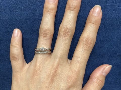 【4℃ BRIDAL(ヨンドシーブライダル)の口コミ】 5店舗以上見に行ったなかでデザインがダントツ好きでした。細身でつけやす…