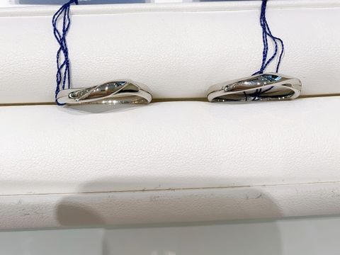 【Something Blue(サムシングブルー)の口コミ】 ひとつの店内のなかで様々なブランドの指輪が試着ができた。私たちが試着…