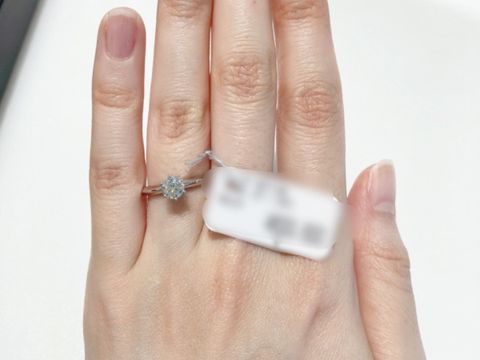 【ティファニー(Tiffany & Co.)の口コミ】 ダイヤが一番光を取り込みやすい位置にくるように計算されたセッティング…