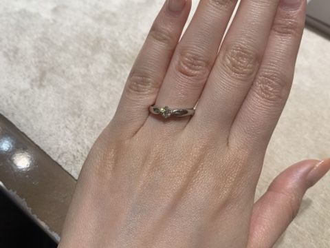 【ブルガリ(BVLGARI)の口コミ】 王道の婚約指輪という感じでとても気に入りました。
ブルガリらしいボリュ…
