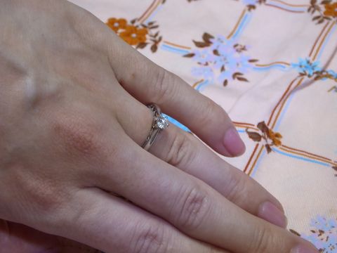 【エクセルコダイヤモンド(EXELCO DIAMOND)の口コミ】 横から見たときに、レースの様に見えるデザインが気に入って。決定した当…