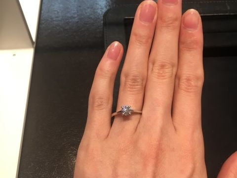 【グラフ(GRAFF)の口コミ】 リングのアームが全体的に細めのため、中央のダイヤの大きさが、より大き…