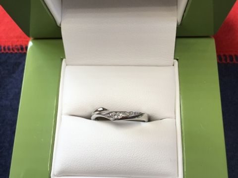 【LAPAGE(ラパージュ)の口コミ】 前回、購入した婚約指輪との
重ね付けが、とても素敵
だったので！(*^^*)
…
