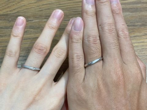 【JEWELRY STUDIO Advance(ジュエリースタジオアドバンス)の口コミ】 小粒のメレダイヤが右上がりのライン上に並んでおり、
どの角度から見ても…