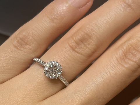 【ラザール ダイヤモンド(LAZARE DIAMOND)の口コミ】 LAZARE DIAMONDさんは輝きがとても綺麗で、全体的にギラギラしていました…