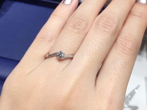 【銀座ダイヤモンドシライシの口コミ】 本来次週に行われるリングフェアに行く予定で、下見のつもりで銀座本店を…