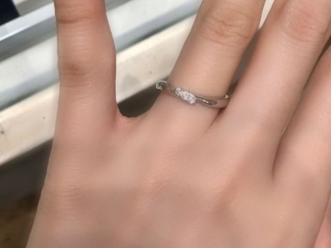 【BLOOM(ブルーム)の口コミ】 ダイヤの存在感がよくわかる、デザイン性の高いリングでした！ 婚約指輪の…