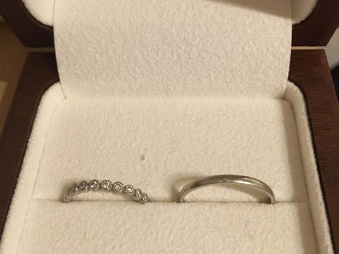 【Ponte Vecchio(ポンテヴェキオ)の口コミ】 女性指輪の決め手は、デザインです。婚約指輪は中央に大きなダイヤモンド…