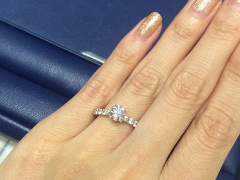 【銀座ダイヤモンドシライシの口コミ】 頂いたダイヤモンドの土台を選びに試着に行きました。たくさん試着をさせ…