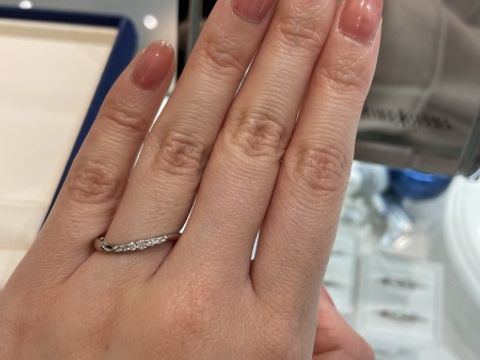 【ヴァンドーム青山(VENDOME AOYAMA)の口コミ】 華奢で細めのデザインが多かったです。ウェーブタイプの指輪は指を綺麗に…