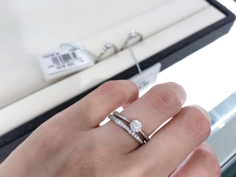 【CHARMY(チャーミー)の口コミ】 横から見ても可愛い一粒ダイヤ、このナナツボシの可愛さに惹かれました。…