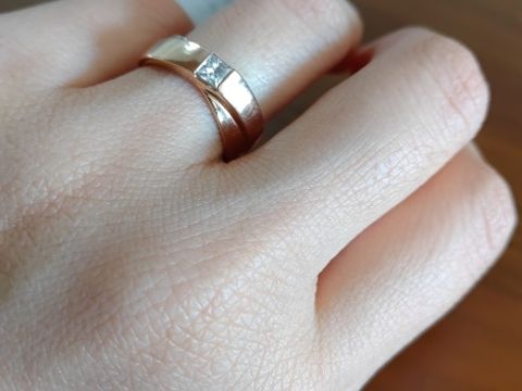 【L'or(ロル)の口コミ】 太さ、ダイヤの大きさ、頑丈さ、上品さ。
太い指輪を探して、色々なところ…