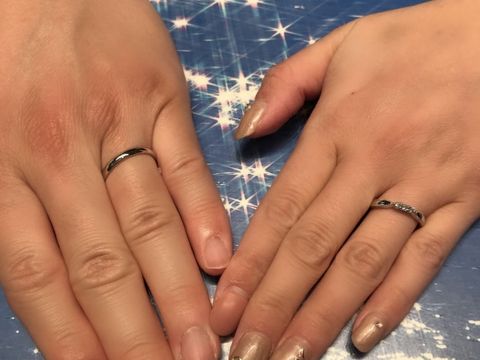 【エクセルコダイヤモンド(EXELCO DIAMOND)の口コミ】 婚約指輪のような、真ん中のダイヤが強調されている珍しいデザインです。…