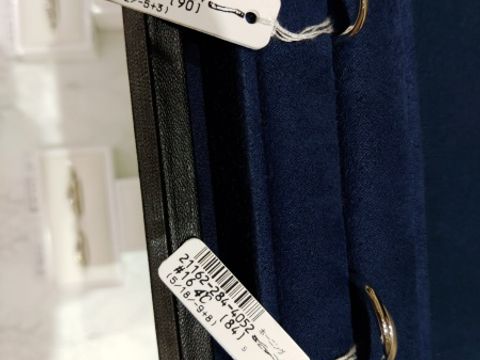 【4℃ BRIDAL(ヨンドシーブライダル)の口コミ】 ウェーブ型の形状でシンプル過ぎず素敵な形状でした。
派手派手ではないの…