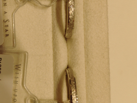 【festaria VOYAGE(フェスタリア ボヤージュ)の口コミ】 形状はシンプルですが中央がざらついたデザイン。
縁は艶のあるデザインで…