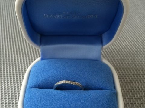 【銀座ダイヤモンドシライシの口コミ】 エタニティとカーブのあるデザインを求めていました。普段使いでダイヤが…