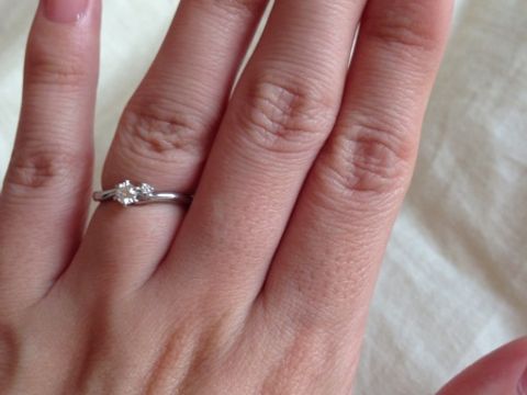 【canal4℃(カナルヨンドシー)の口コミ】 はめた時、しっくりときて、指がキレイに見えました。
もともと、婚約指輪…