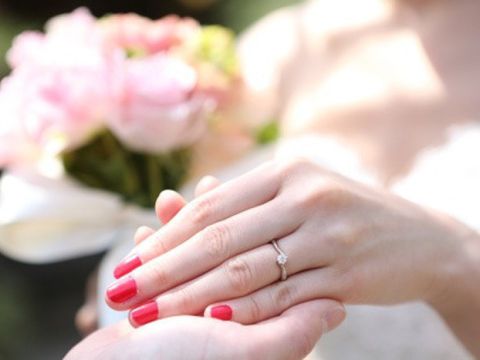 【4℃ BRIDAL(ヨンドシーブライダル)の口コミ】 シンプルな一粒ダイヤのデザインのものを探していました。どこのお店にも…