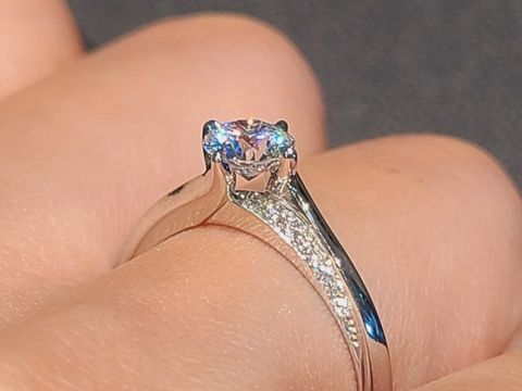 【エクセルコダイヤモンド(EXELCO DIAMOND)の口コミ】 今まで見たブランドの中で、
一番お気に入りのデザインでした。

ダイヤモ…