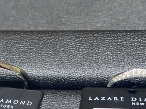 【ラザール ダイヤモンド(LAZARE DIAMOND)の口コミ】 こちらの指輪はダイアモンドでキラキラしててある程度動きのあるやつがい…