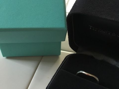 【ティファニー(Tiffany & Co.)の口コミ】 婚約指輪をティファニーで購入したため、
重ね付けしたいし、ブランドも揃…