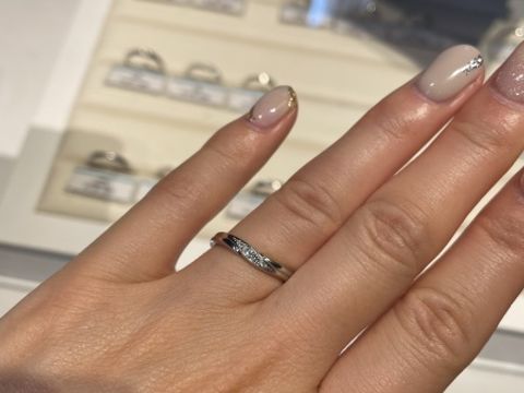 【銀座ダイヤモンドシライシの口コミ】 デザイン:特徴的なポイントに惹かれました。また、日常生活にも使える見た…