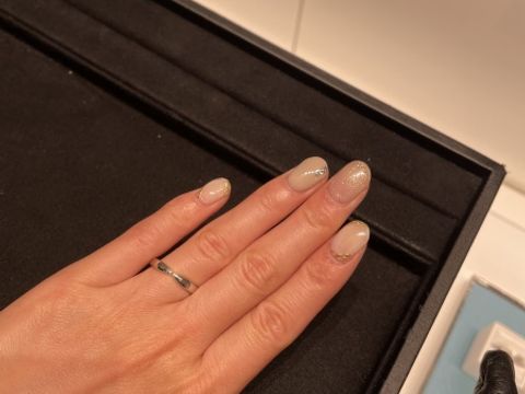 【ティファニー(Tiffany & Co.)の口コミ】 シンプルかつ気品のあるデザインを探していました。婚約指輪もティファニ…