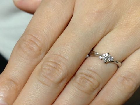 【COLANY(コラニー)の口コミ】 結婚指輪と重ねた時に非常に綺麗に見えたのでこちらの指輪を購入しました…