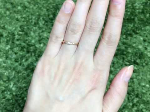 【LUCIE(ルシエ)の口コミ】 ピンクゴールドのかわいらしい色と、華奢なリング、控えめだけどキラリと…