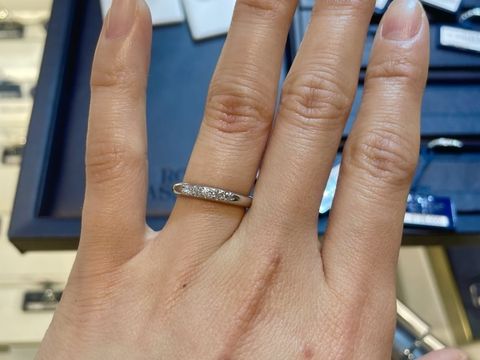 【ROYAL ASSCHER(ロイヤル・アッシャー)の口コミ】 こちらのリングはロイヤルアッシャーでは王道の、ストレートのマリッジリ…