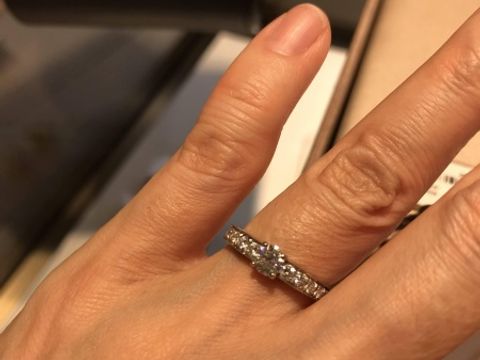 【ブルガリ(BVLGARI)の口コミ】 エンゲージリングのサイドはブルガリブルガリの文字が入っています。同じ…